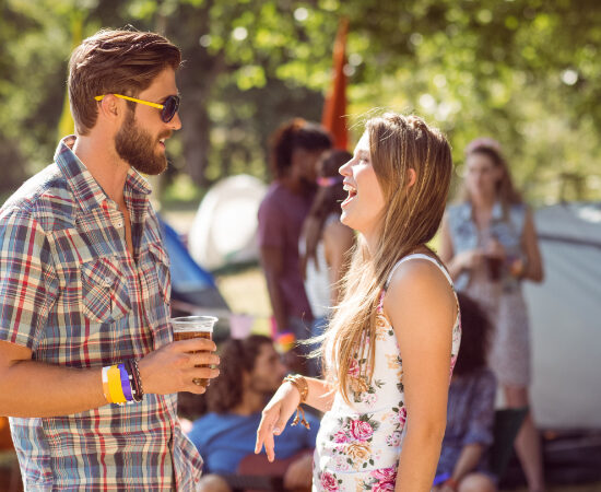 tenir-conversation-fille-eviter-blanc-geoffrey-nesie-cettefoisci